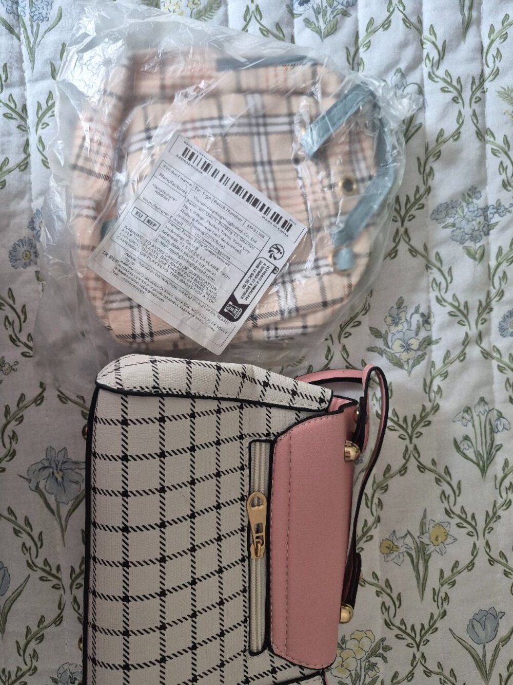 2 small pink hand bags